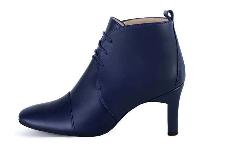 Navy blue women's ankle boots with laces at the front. Round toe. Medium comma heels. Profile view - Florence KOOIJMAN